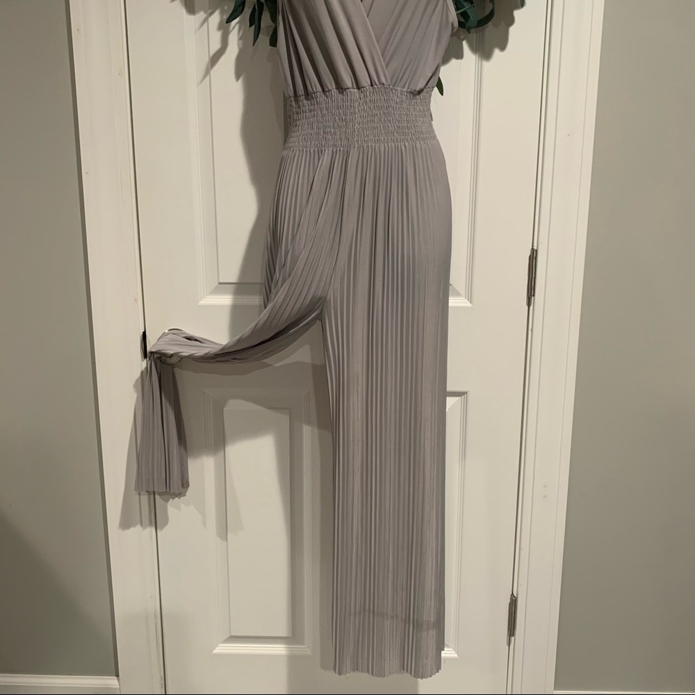 Pleated V-Neck Wide-Leg Jumpsuit in Light Gray - Picture 5 of 8